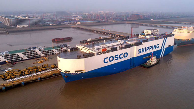 Car carrier Yu Heng Xian Feng loading cars