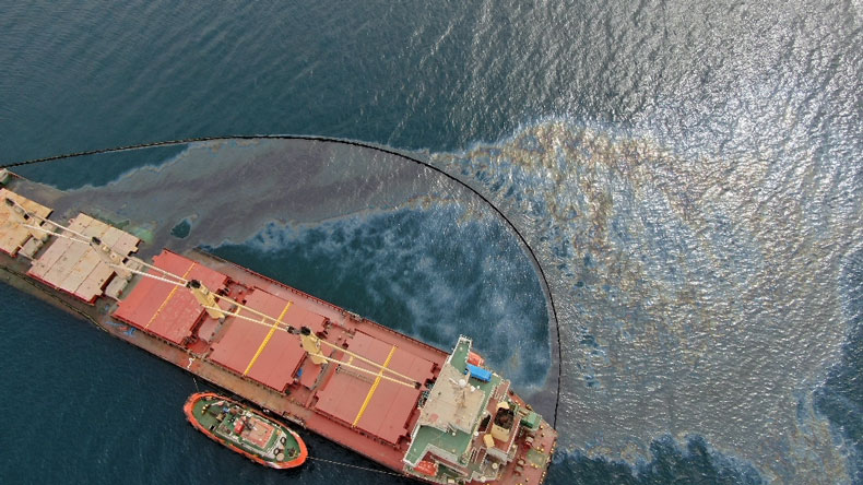 Bulker OS 35 showing oil leak at one side