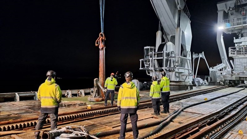 Eagle S anchor on board HSwMS Belos 