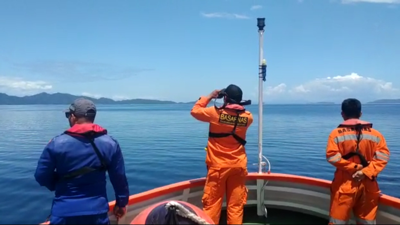 Indonesian search and rescue personnel