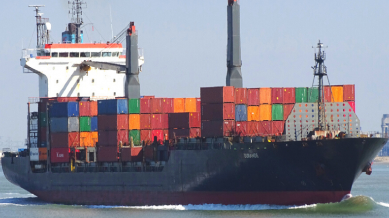 Containership Durande at sea