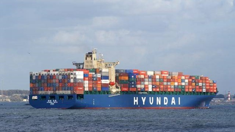 Containership HMM Tokyo at sea