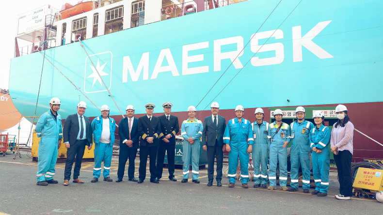 Maersk takes delivery of trailblazing methanol-fuel boxship :: Lloyd's List