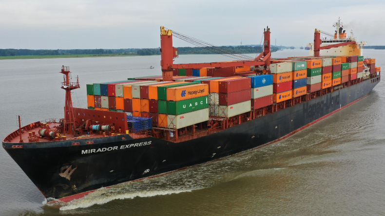 Regional feeder boxship Mirador Express  