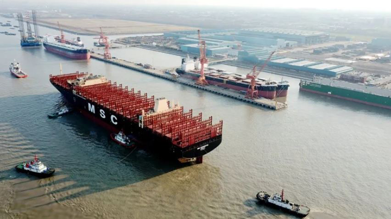MSC Washington containership, powered by LNG, at sea