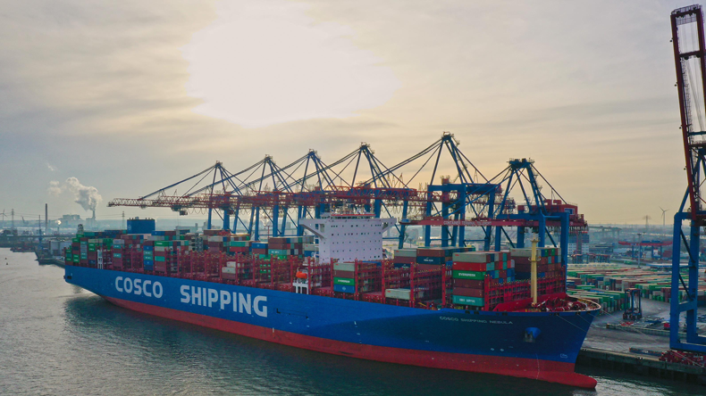 The 21,000 teu Cosco Shipping Nebula at Hamburg