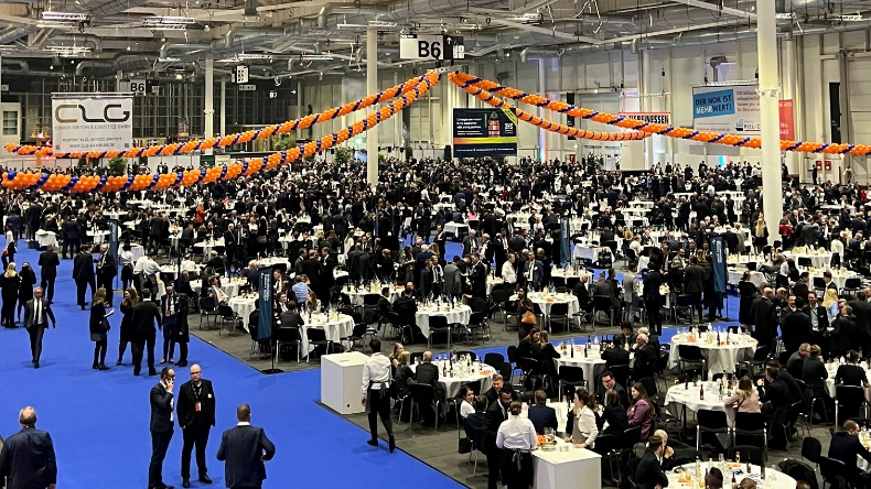 The Eisbeinessen event in Hamburg