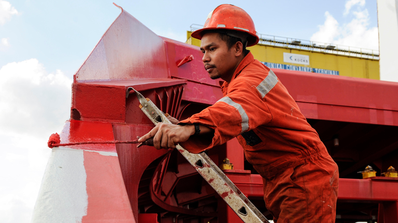 Filipino seafarer painting while ship is in Hamburg