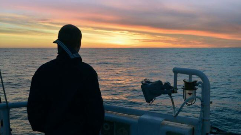 Lone seafarer