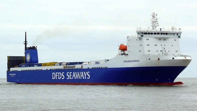 Finlandia Seaways am 11.6.13 vor Cuxhaven