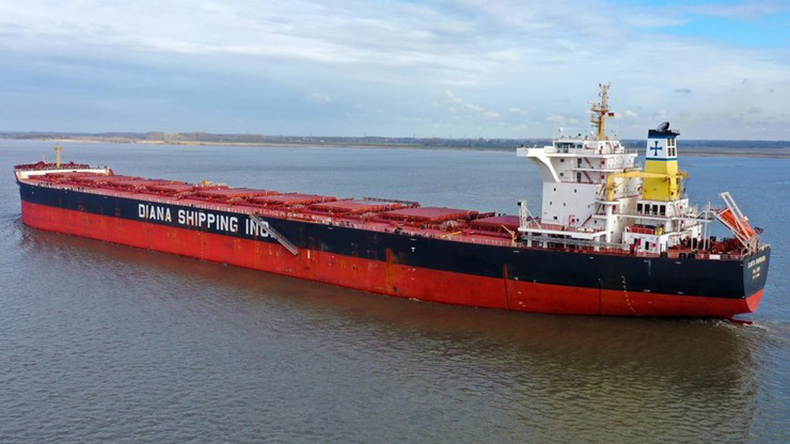 Bulk carrier Santa Barbara at river Elbe