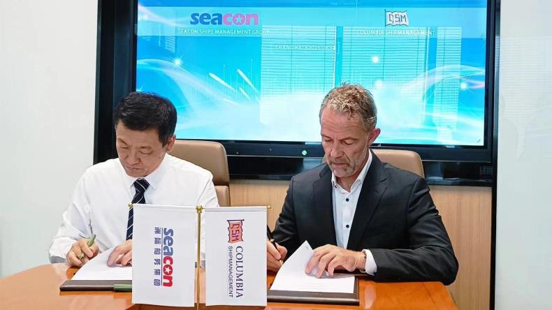 Zhao Yong from Seacon and Mark O’Neil from CSM sign agreement