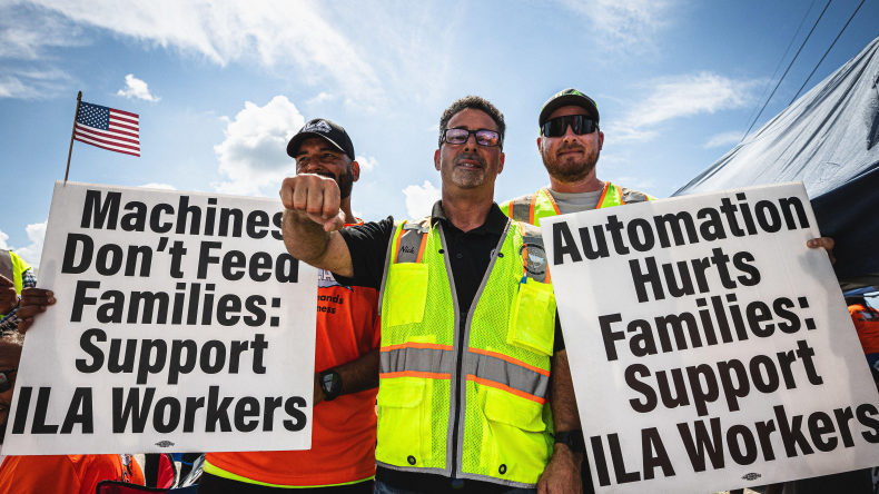ILA workers striking on October 3 in Tampa