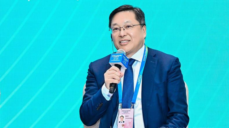 Qin Jiangping, deputy general manager of Cosco Shipping Lines speaking at a panel