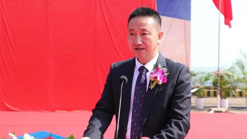 An image of CSSC ex-chief executive Li Xi speaking at a lectern