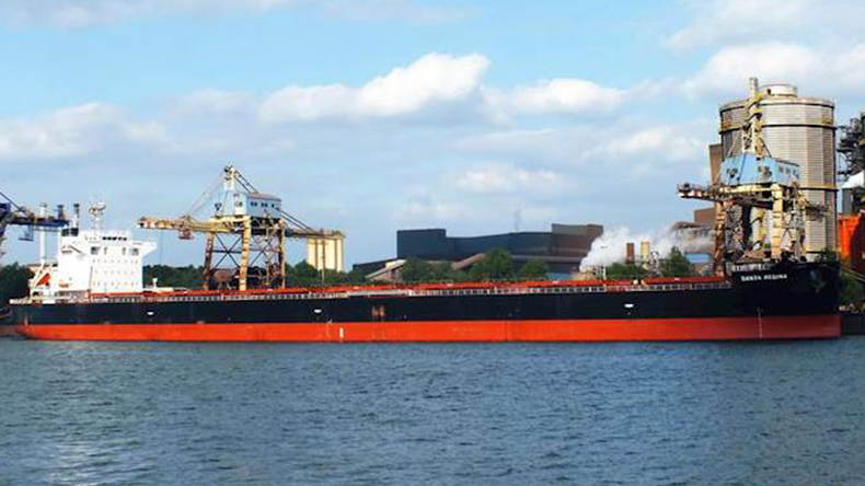 Bulk carrier Santa Regina at port
