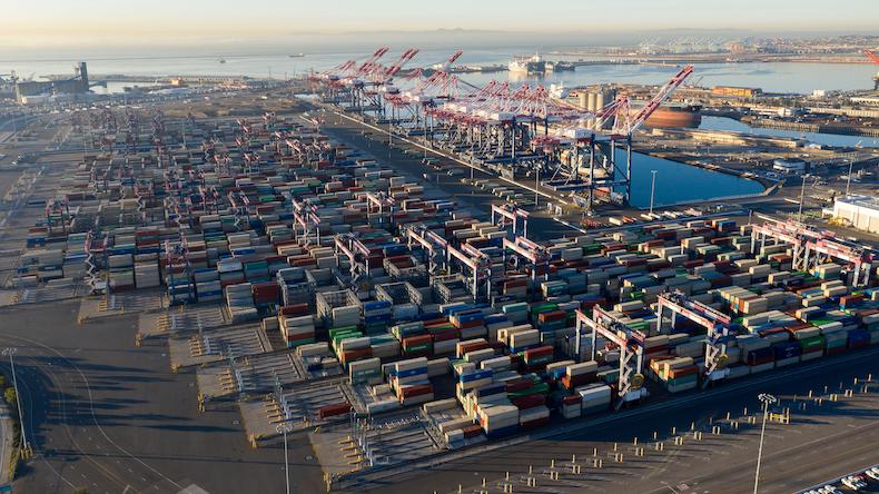 Port of Long Beach. Credit: trek and shoot / Alamy Stock Photo