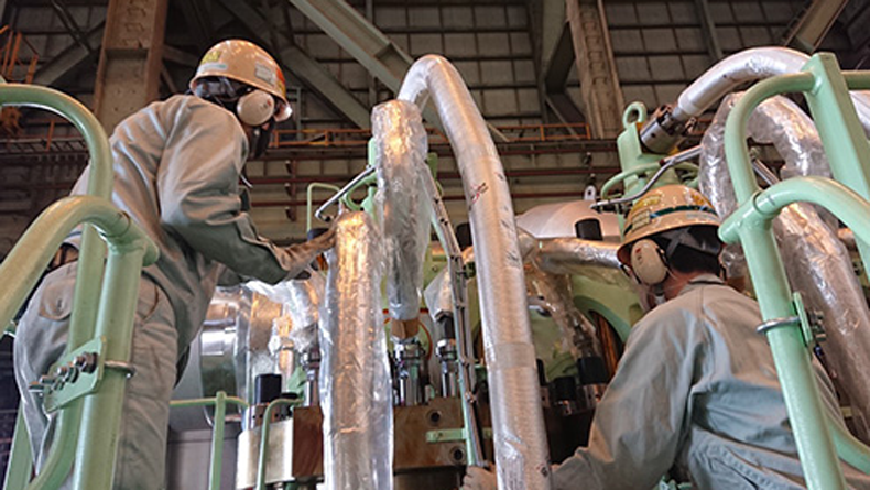 Hitachi Zosen Marine Engine workers