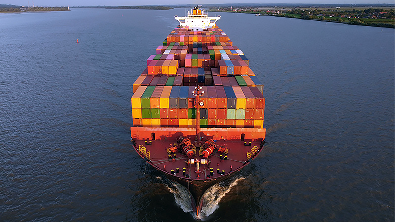 Post panamax boxship Hudson Express at sea