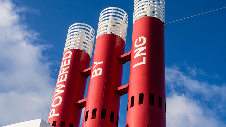 Powered by LNG sign on ship funnels