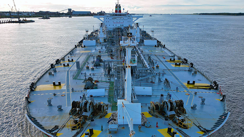 Aframax product tanker SKS Darent