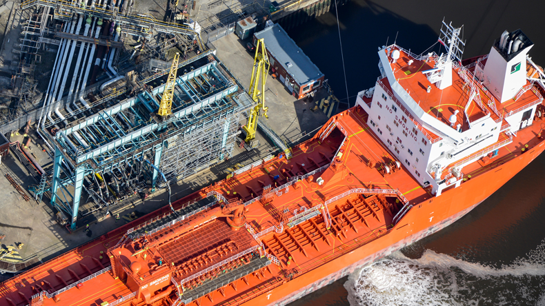 Oil tanker unloading at Teesside. Credit Commission Air / Alamy Stock Photo
