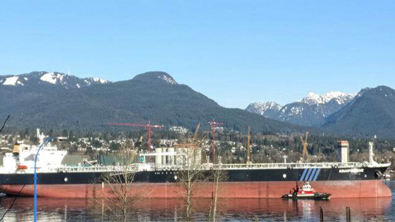 Crude oil tanker Aquapuelche