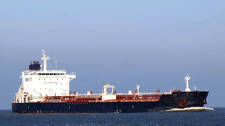Medium-range tanker Canis Power at sea