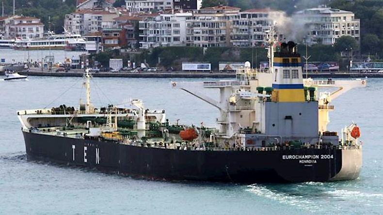 Tanker Eurochampion 2004 arriving at port