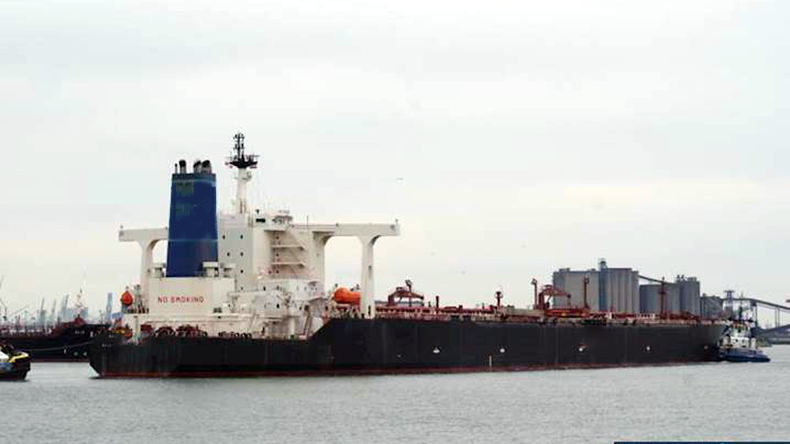 VLCC Ligera at port
