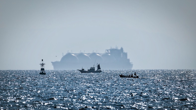 LNG tanker Tokio Done Credit: Bill Chizek Photography / Alamy Stock Photo