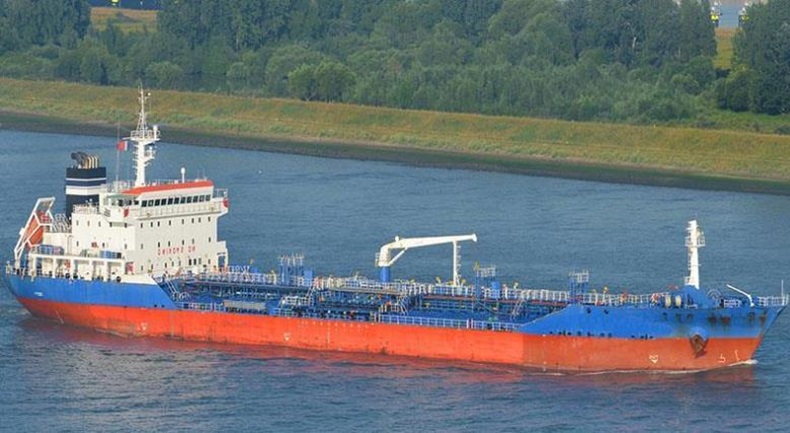 Tanker Kenrick on river heading for port