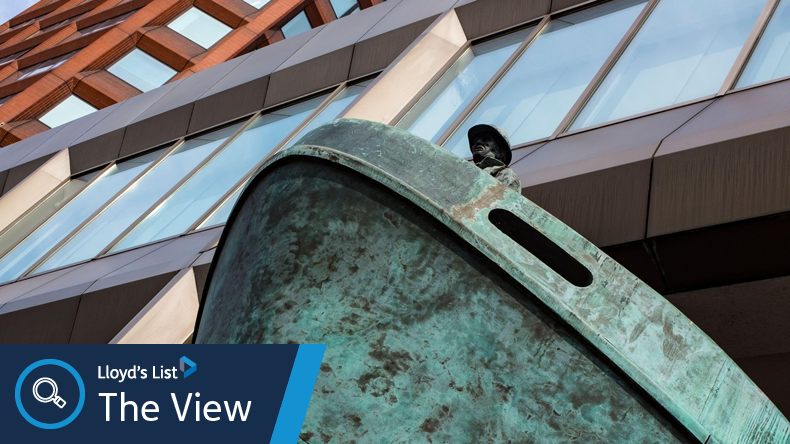 IMO HQ statue. Credit  deadlyphoto.com / Alamy Stock Photo