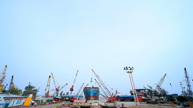 Ship recycling yard